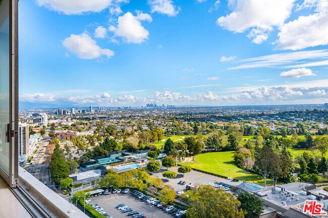 Building Photo - 2222 Ave of the Stars