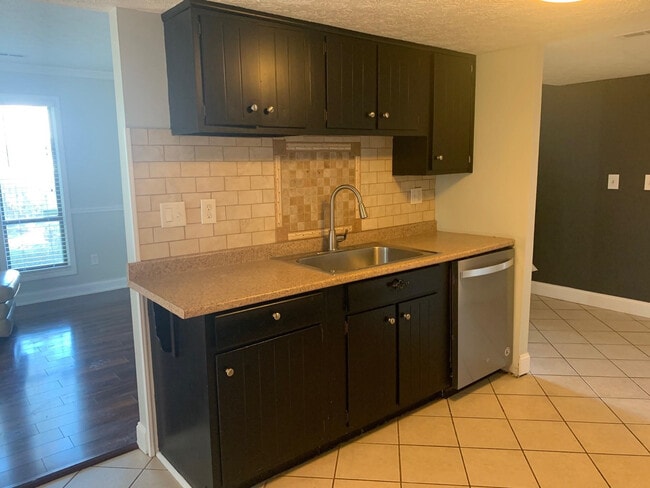 Building Photo - 4243 Briarwood Dr