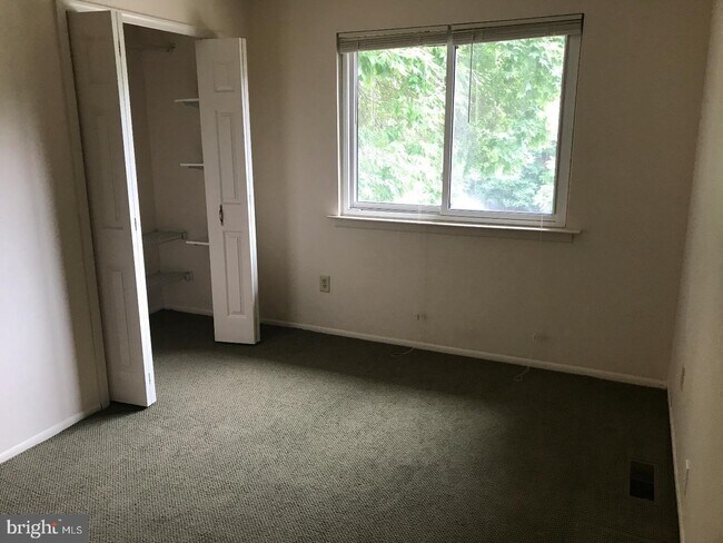 Building Photo - 201 Village Walk