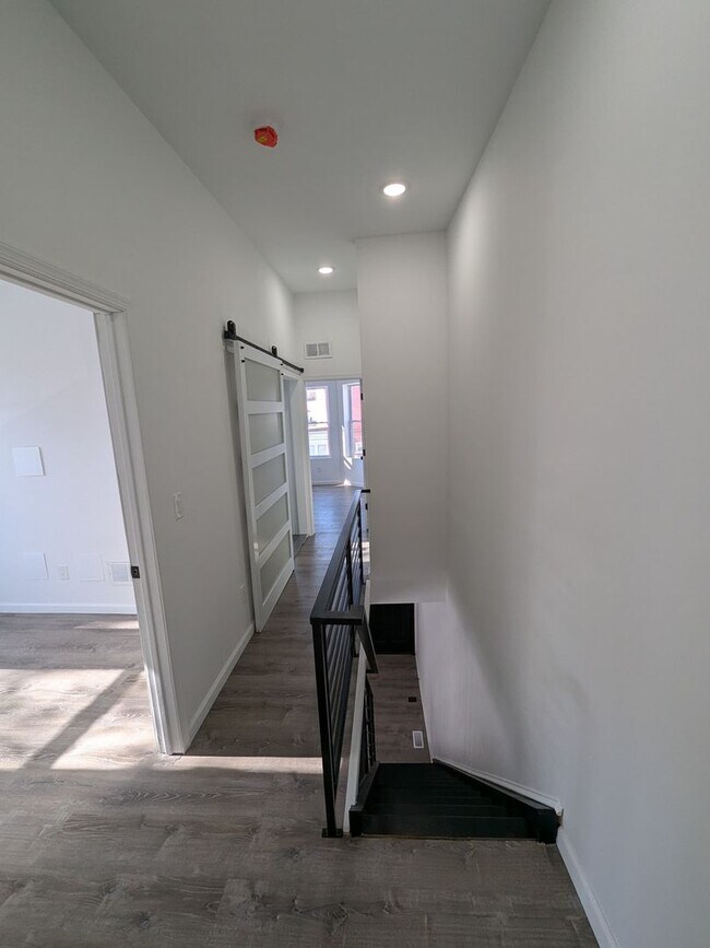 Building Photo - Gorgeous Home - West Philadelphia