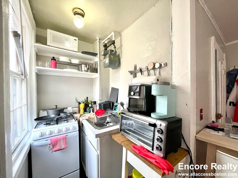 Building Photo - 2 Champney Pl