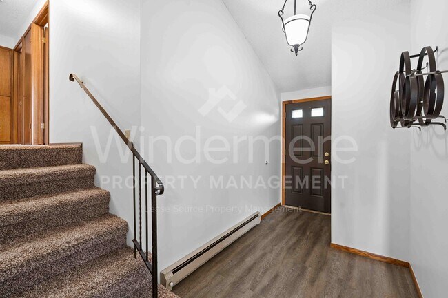 Building Photo - 906 S McDonald Rd