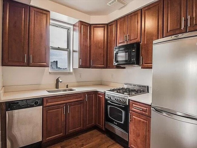 Building Photo - 25-25 Newtown Ave