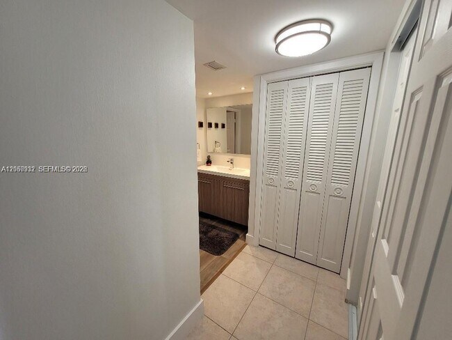 Building Photo - 18081 Biscayne Blvd