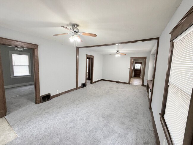 Building Photo - 1217 N Spring St