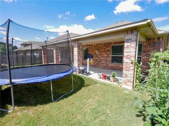Building Photo - 305 Navigator Dr
