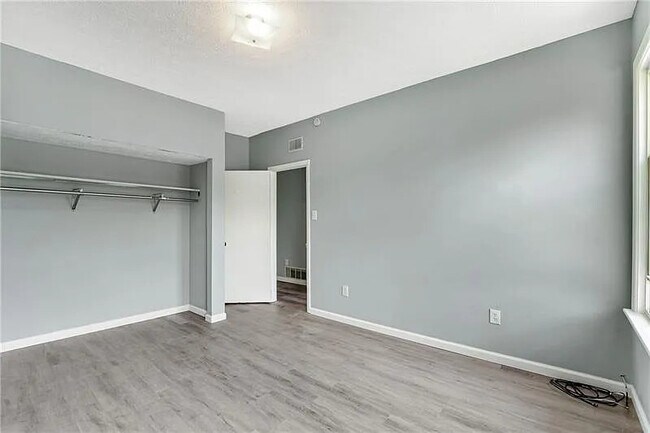 Building Photo - 1406 Superior Ave