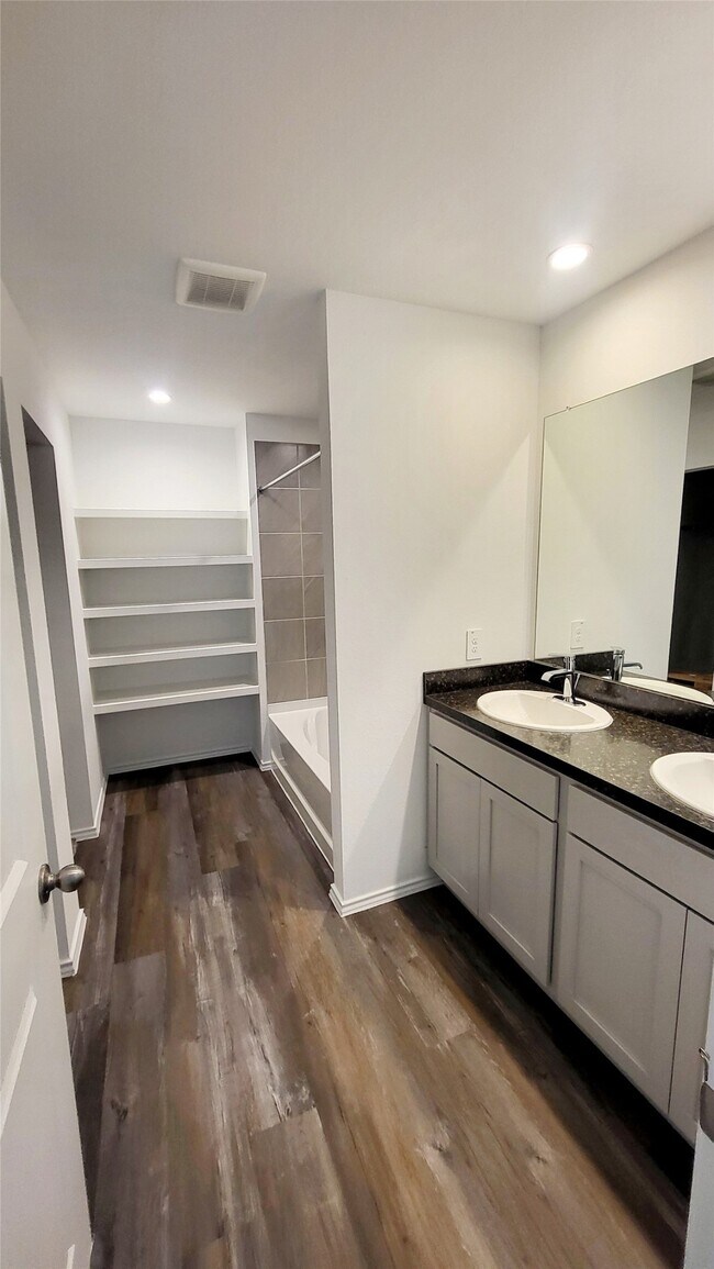 Building Photo - 23835 Sunland Park Ct