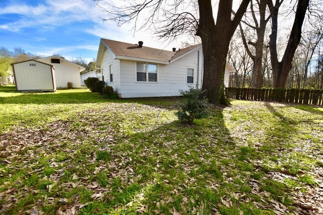 Building Photo - 1623 Texas St