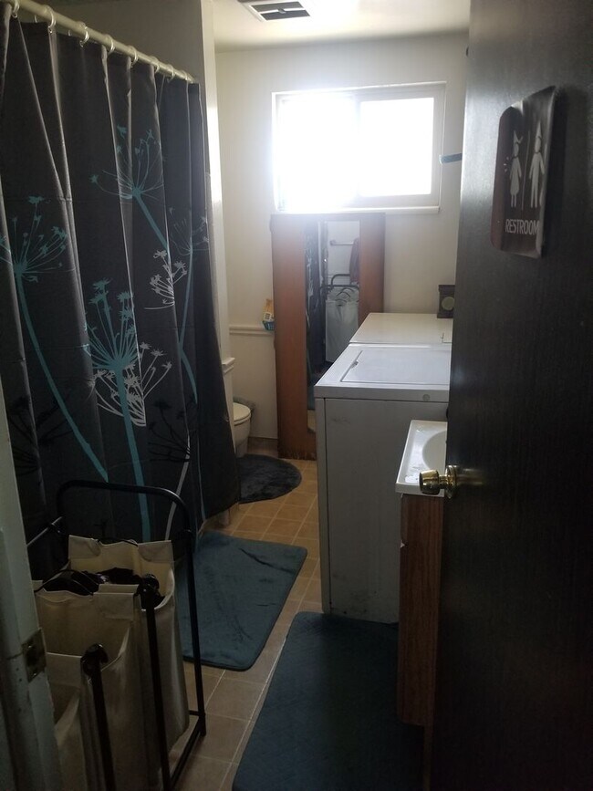 Building Photo - 2 Bed 1 Bath Orem Apartment by Orem Library