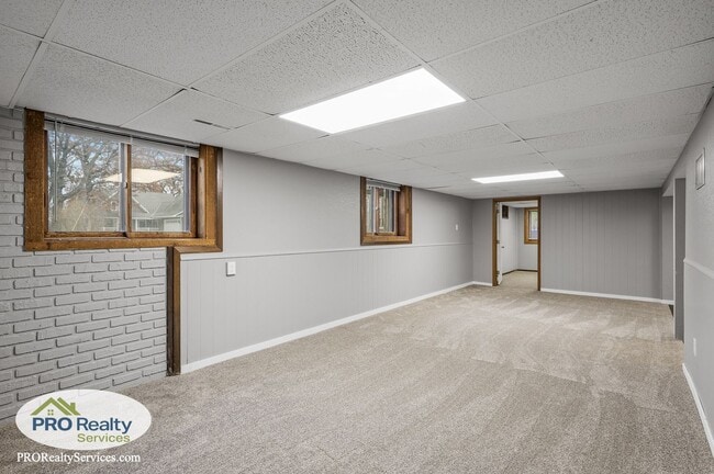 Building Photo - 5 Bedroom Home in Chisago City