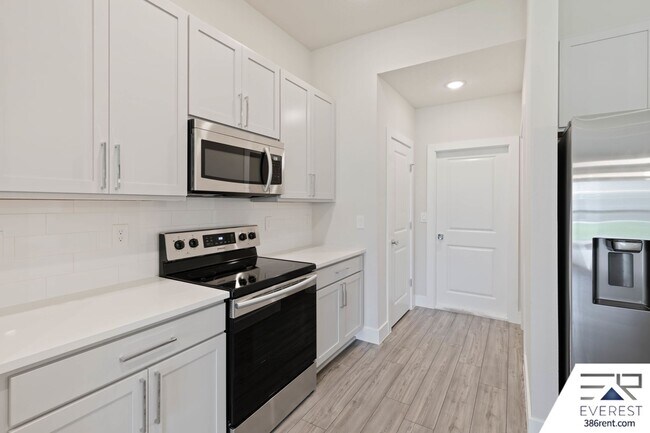 Building Photo - 59 Breeze Hill Ln