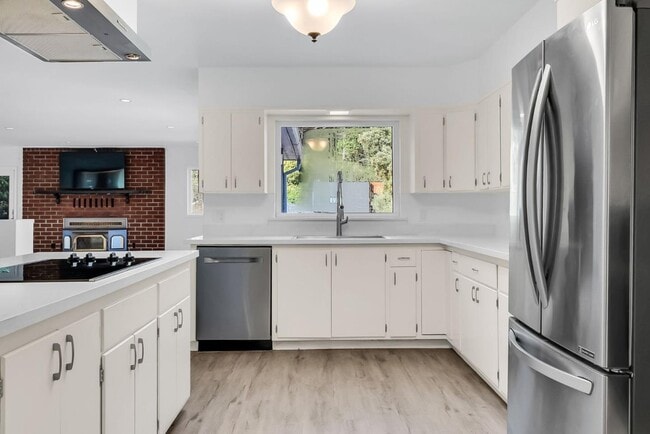 Building Photo - 280 Angelita Ave