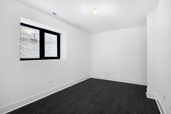 Building Photo - 1833 S Throop St