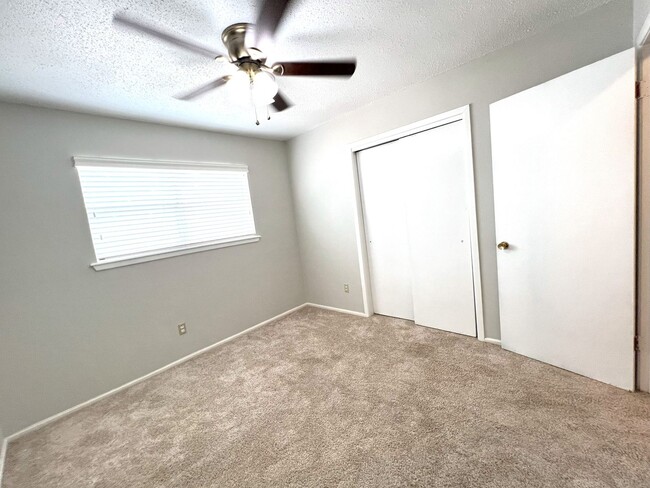 Building Photo - Move In Special 1/2 off 1st month rent ** ...