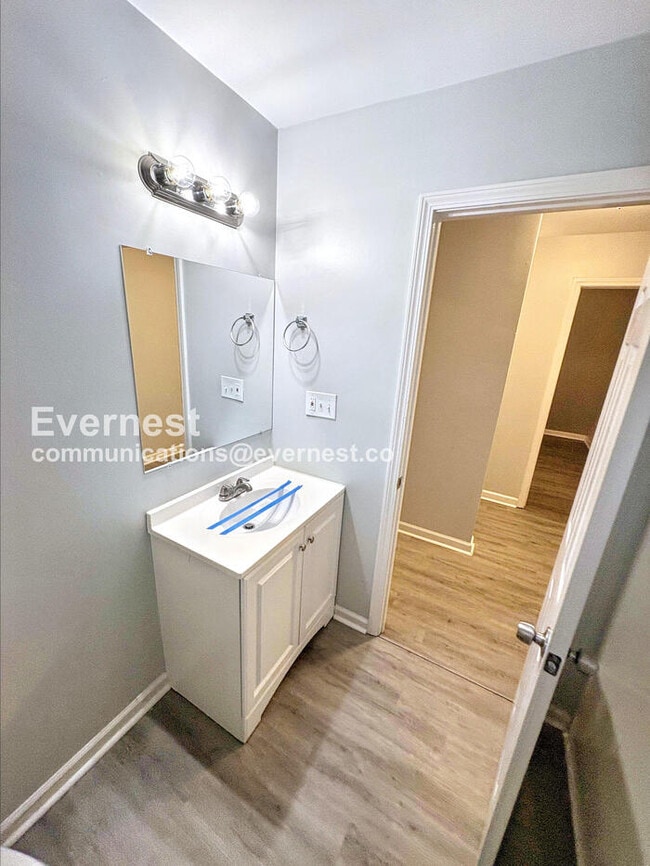 Building Photo - 2001 Chicago Ave NW