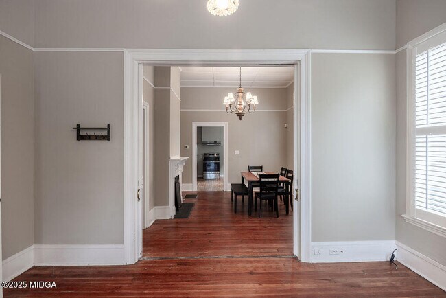 Building Photo - 926 Rose Park