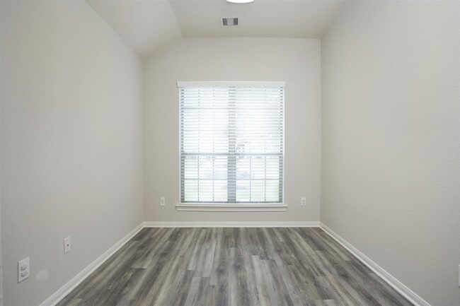 Building Photo - 384 Decoster Blvd