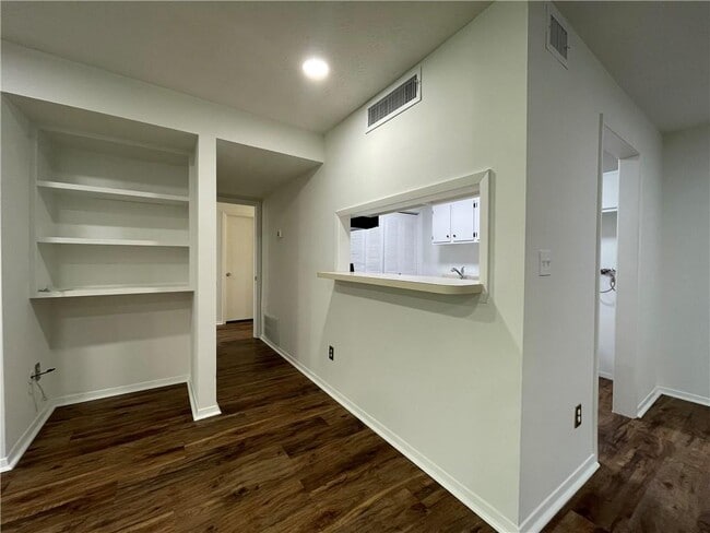 Building Photo - 1006 Dunbar Dr