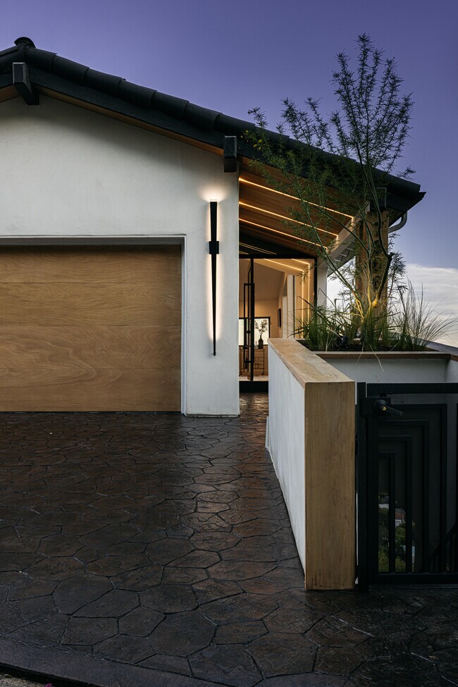 Building Photo - 7866 Fareholm Dr