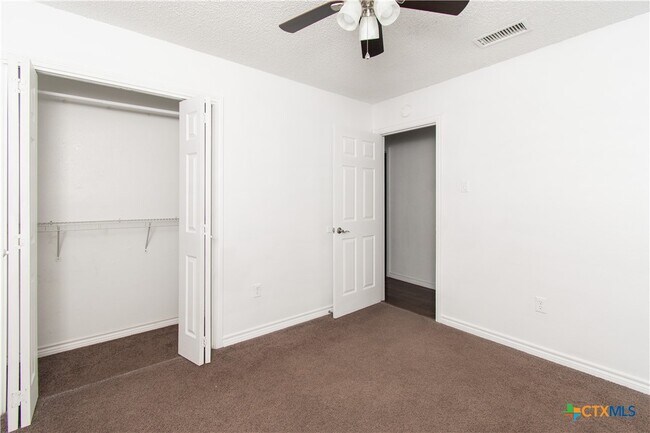 Building Photo - 2407 Lago Trail