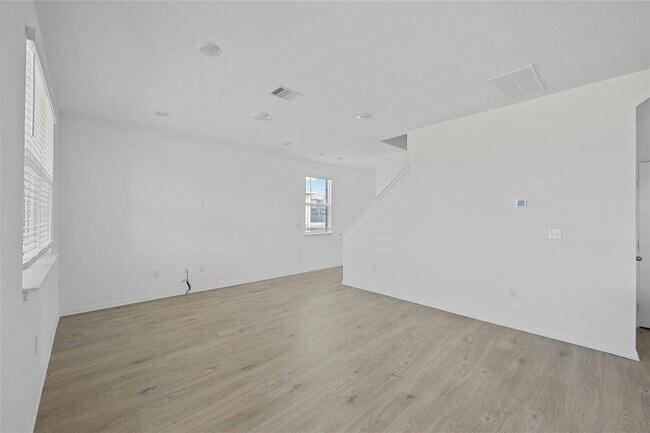 Building Photo - 321 Brody Ln