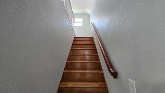 Building Photo - Four Bedroom Pool Home - Second Floor View of Manatee River