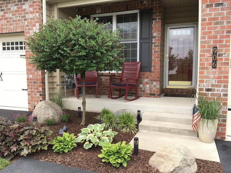 Building Photo - 906 Blue Meadow Dr