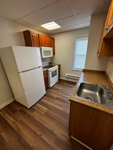 Building Photo - 667 Green St