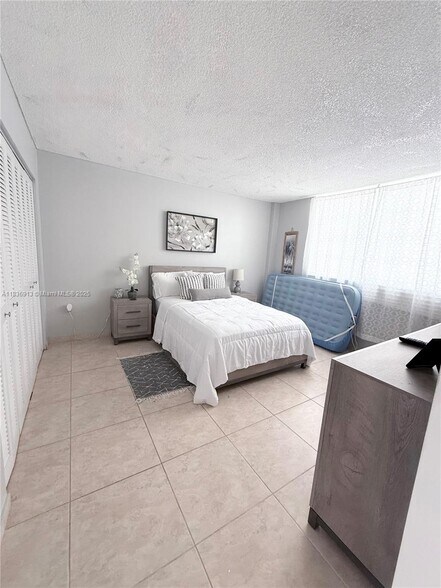 Building Photo - 1833 S Ocean Dr