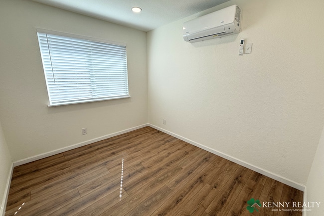 Building Photo - Remodeled 3 BD/2 BA Home with Private Entrance and Backyard