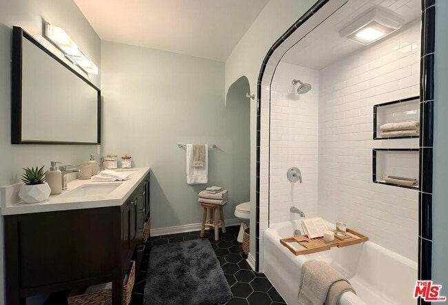 Building Photo - 6110 Scenic Ave