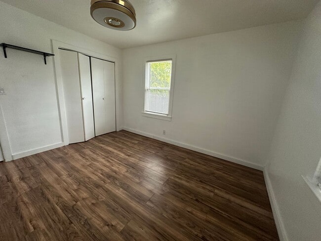 Building Photo - 301 Ainsley Ave