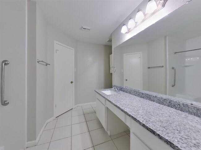 Building Photo - 18018 Heron Forest Ln