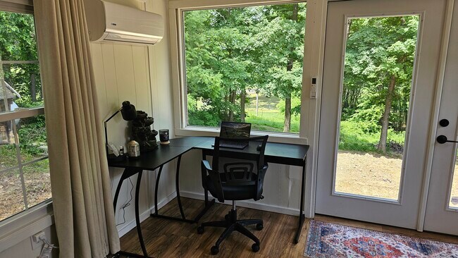 Building Photo - 6968 Corydon Ridge Rd NE