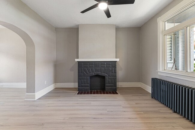 Building Photo - 3 bed 1.5 bath - freshly updated top to bottom, dishwasher, laundry, off street parking