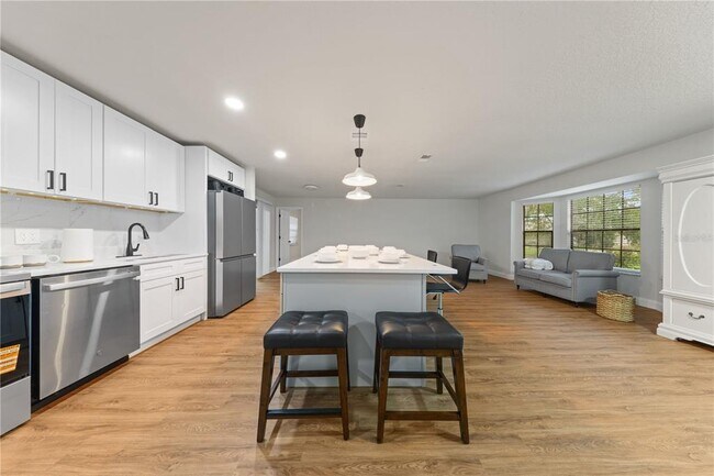 Building Photo - 3253 Oak Point Cir