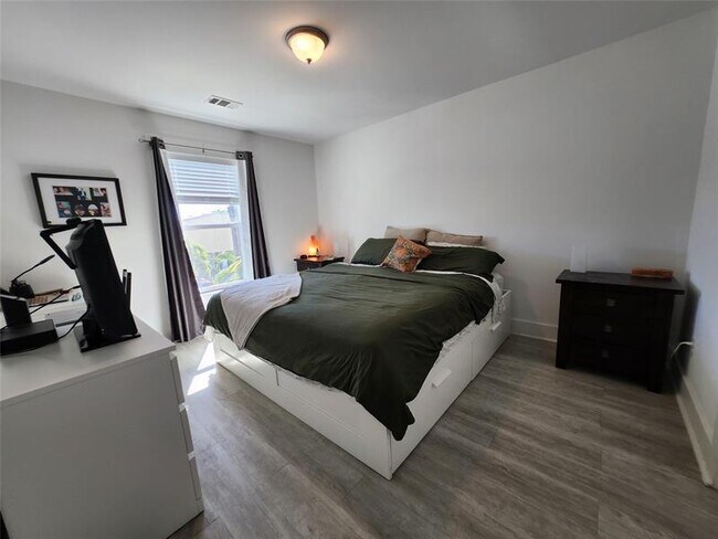 Building Photo - 31547 Ave D