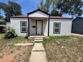 Building Photo - 2 Bedroom 1 bathroom with a bonus/flex room!