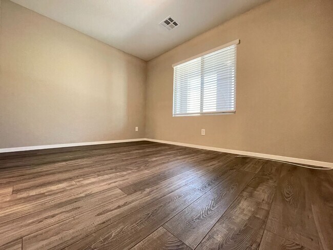 Building Photo - Stunning Summerlin Townhome with Private Downstairs Suite – Gated Community