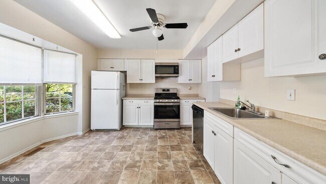 Building Photo - 7769 Hiawatha Ln