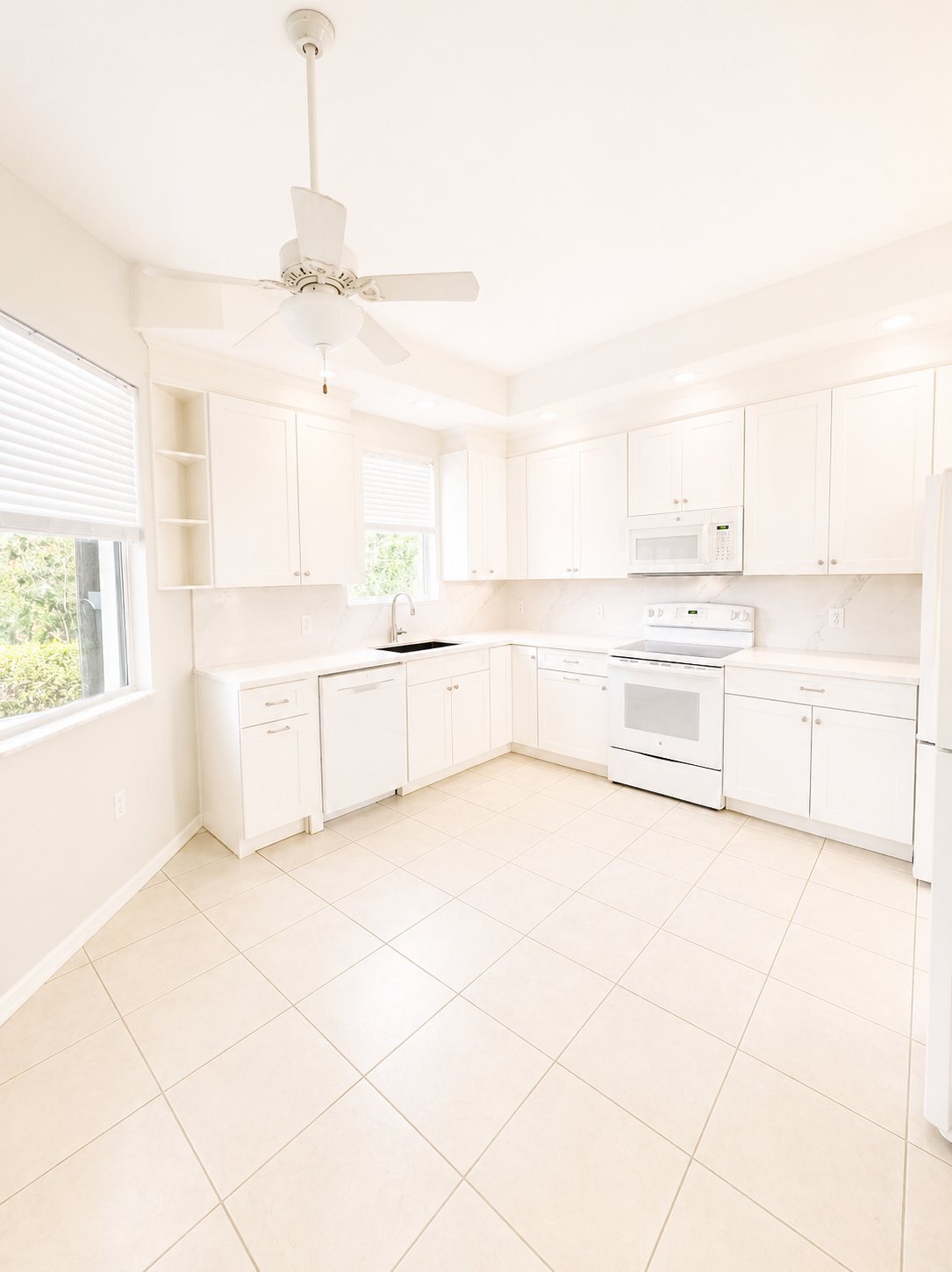 Building Photo - 1445 Mariposa Cir