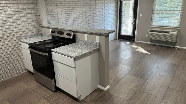 Building Photo - 4012 DuPont Cir