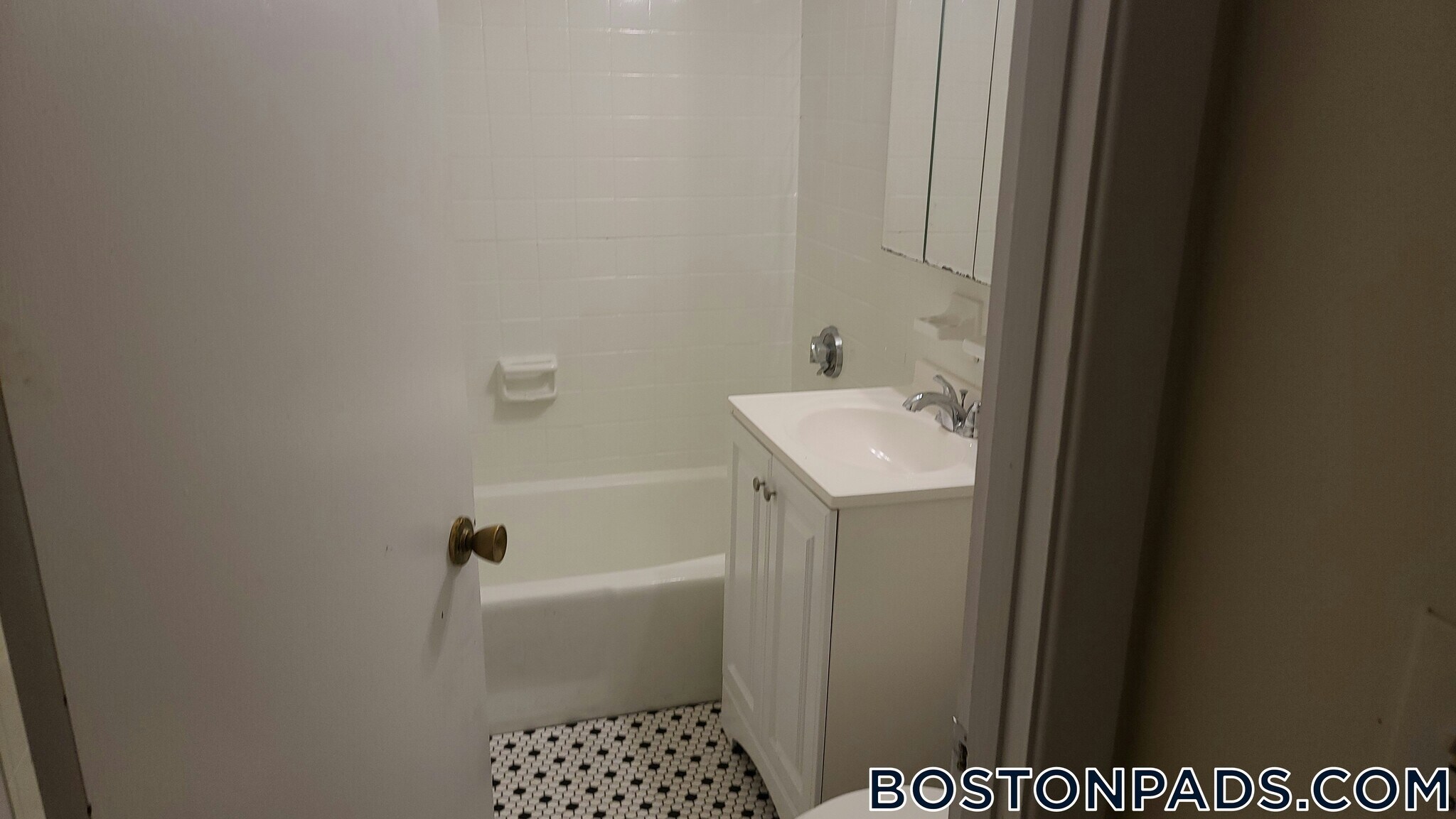 Building Photo - 245 Main St