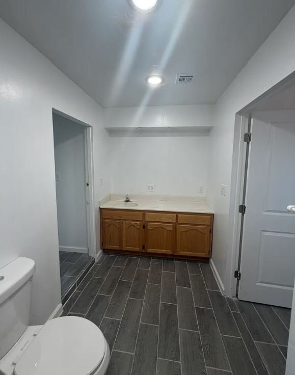 Building Photo - 909 W Milton St