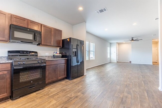 Building Photo - 373 Jade St