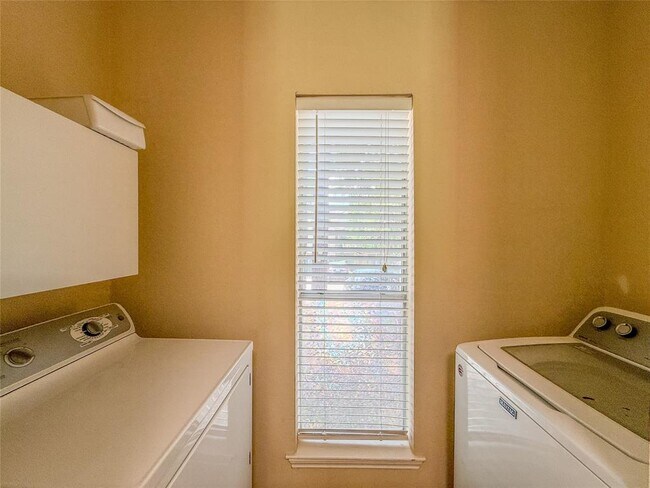 Building Photo - 2450 Wickersham Ln