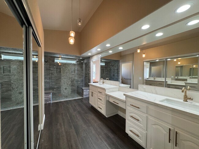 Building Photo - Luxury Skyline Ranch Home with Pool & Stunning Views