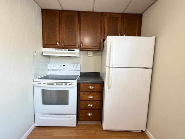 Building Photo - 263 Center St