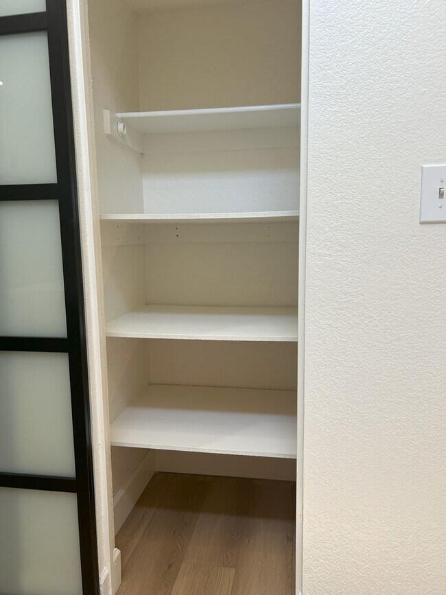 Building Photo - 2 Bedroom/2 bath Condo in the Mission de L...